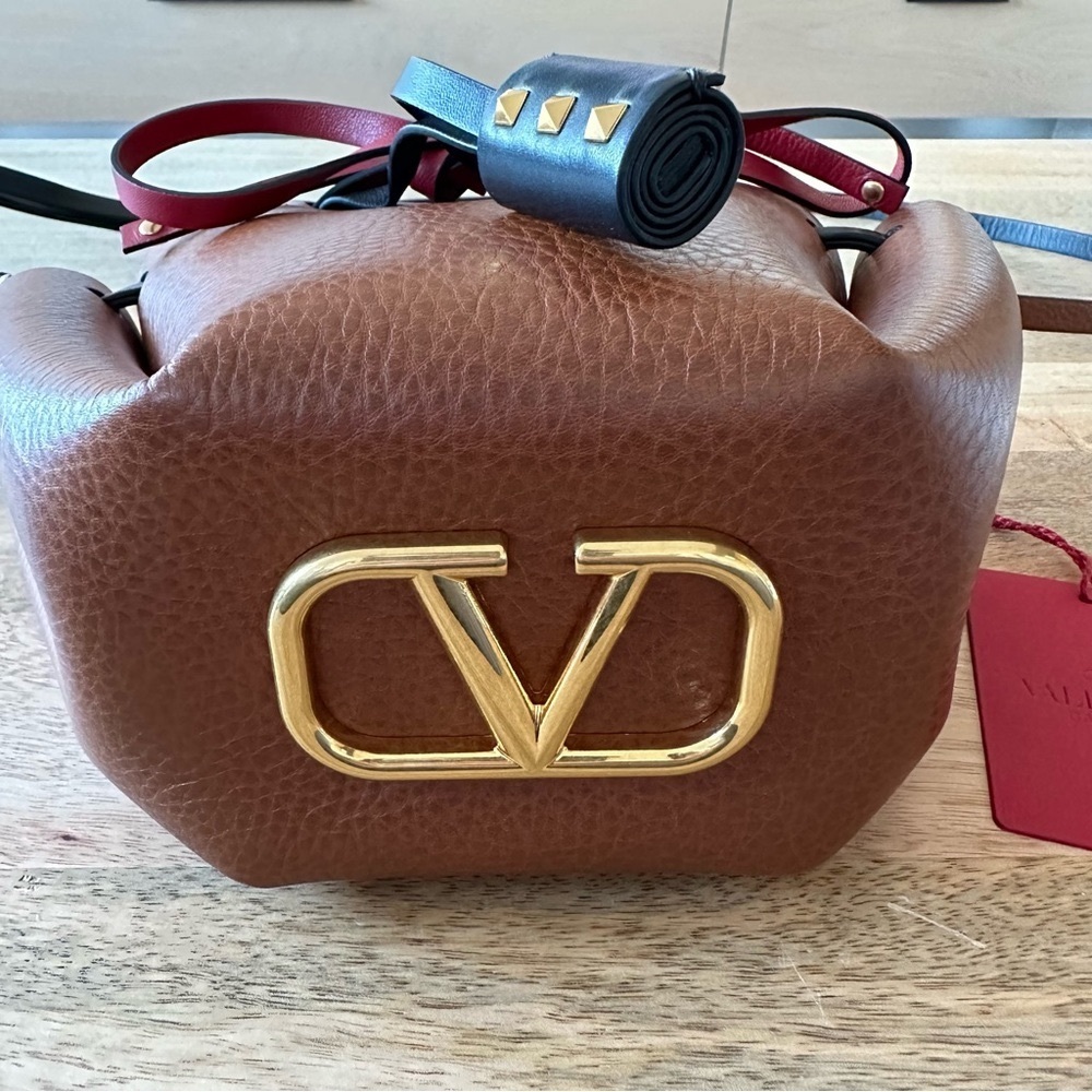 🆕 Valentino Garavani Small Leather Rockstud Shoulder Bucket Bag or Crossbody - Picture 5 of 17